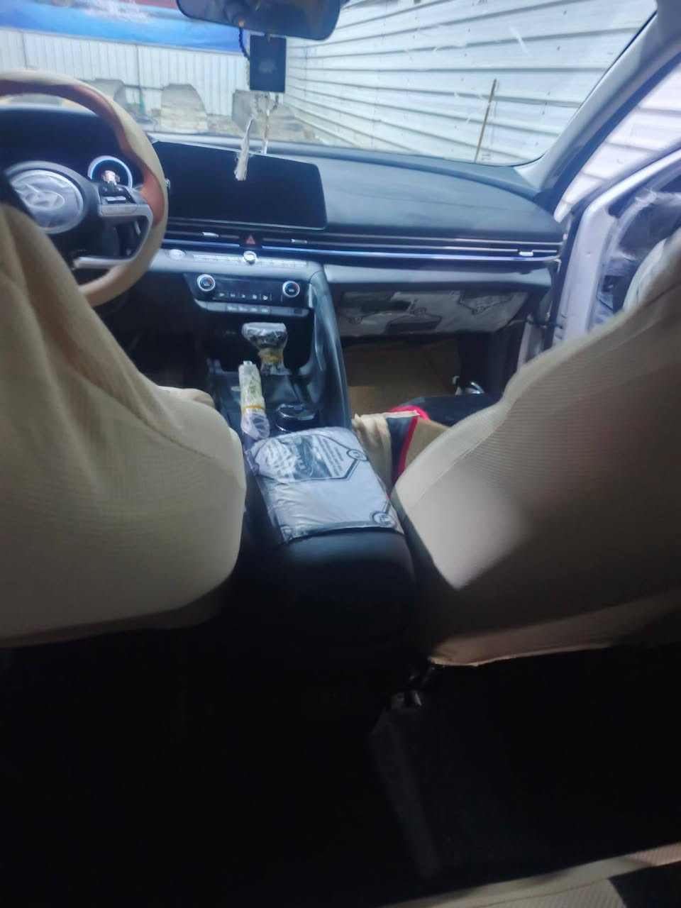 السلام عليكم ورحمة الله وبركاته من رخصة لادمن المحترم لانترى موديل ٢٤نص فول صورالحادث بلمنشرالسياره بدون صبغ ولاتبديل فقط بارد بلجاملغ الخلفي شبرين لبيع اومراوس بكي فايف السياره حره بسمي بدون رقم ترقم جميع المحافظات ***********
