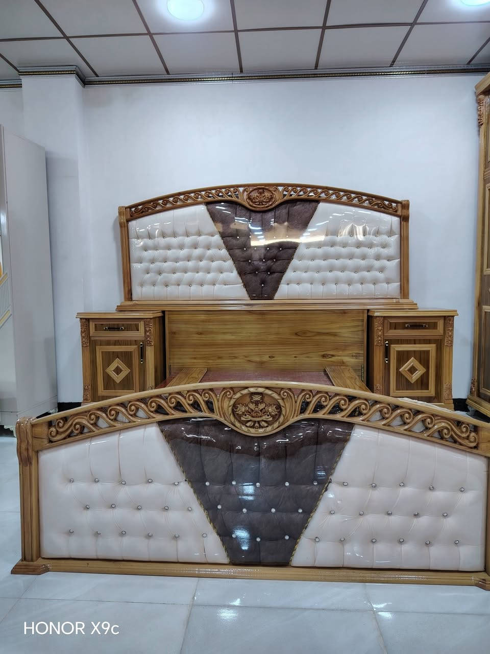 السلام عليكم
تم وصول غرفه ست ابواب طابقين
 الخارج صاج 5 ملم الداخل صاج 4 ملم
توج والنقوش كلها تكون زان مصري
اما الحشوه الداخل كلها تكون كلها لوح جديد
بالاضافه الى  نقل وشد مجاني الى جميع المحافظات
 للاستفسار الاتصال على الرقم ***********
