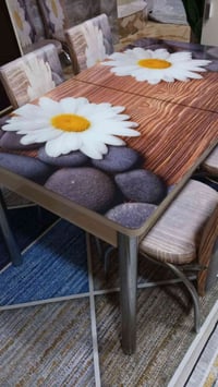 ميز طعام • للبيع