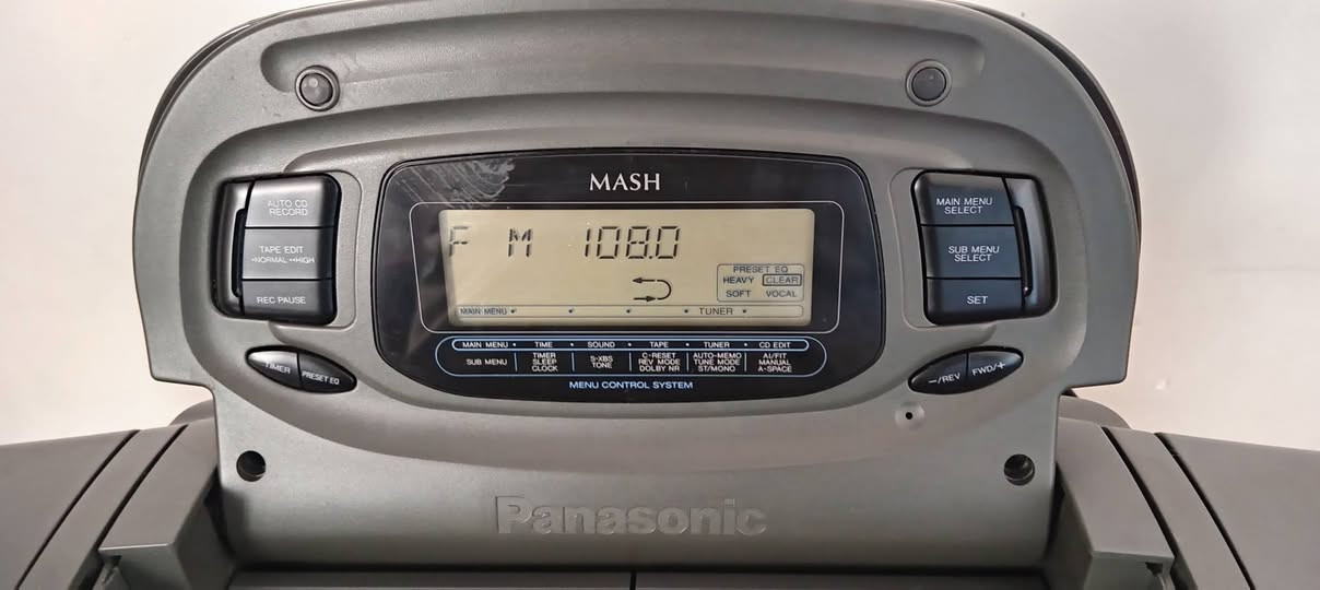 السلام عليكم جهاز راديو موجتين FM AM ومسجل دبل كاسيت وقرص واوكس نوع بنسونيك ياباني اصلي جديد جدا وبلادي كهرباء 220 فولت شغال فقط راديو واوكس ملاحضه الراديو موجه FM مفتوحه من 88 إلى 108 نضافه الجهاز أكثر من 95 ٪  الجهاز جدا ضخم وثكيل سعره النهائي 65 مع التوصيل


**إذا كنت صاحب هذا الإعلان وتريد حذفه لأي سبب، رجاءا أرسل رسالة إلى الدعم الفني**