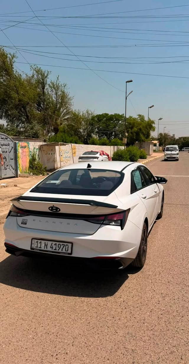 ألسلام عليكم 
للبيع أو مراوس 
ألنترا موديل 2023 تجميع صيني 
هزة جديدة بأسمي تحويل ثاني يوم
السياره مكفولة كفالة عامه عدا الموضح بل صور شخط بل دعاميه الامامية والخلفية 
💥السياره جديدة كلش كلش ماشيه 42000km
شباب السيارة مصروف عليها صرف كلش كلش هواي ومرتبة كلش وتجي تشغل وترايها دول مو بس محافظات
💥السياره عليها اضافات خارجية كامله (سبايدر ، كفرات باتمان ، علامات بلاك ايديشن )
💥والسيارة مزودة عليها تفريغ كامل وعليها شوتة 
وعليها اضافات داخلية من غلاف كاربون 
واضائه داخليه وكاعيات 
مكان السيارة بغداد الغدير ساحة ميسلون 
رقم الهاتف *********** 
السعر 133 ورقة وبيها مجال
