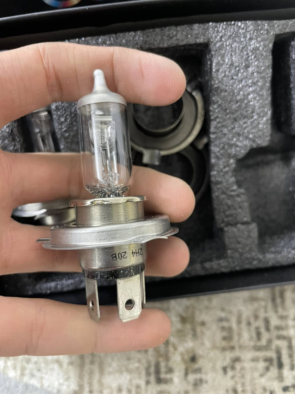 السلام عليكم
- يتوفر
- بانزات 
- لايتات زنون ابيض 
- لايتات اصفر سني  ( تفصيخ ) اصفر  عدد (2)

***********
