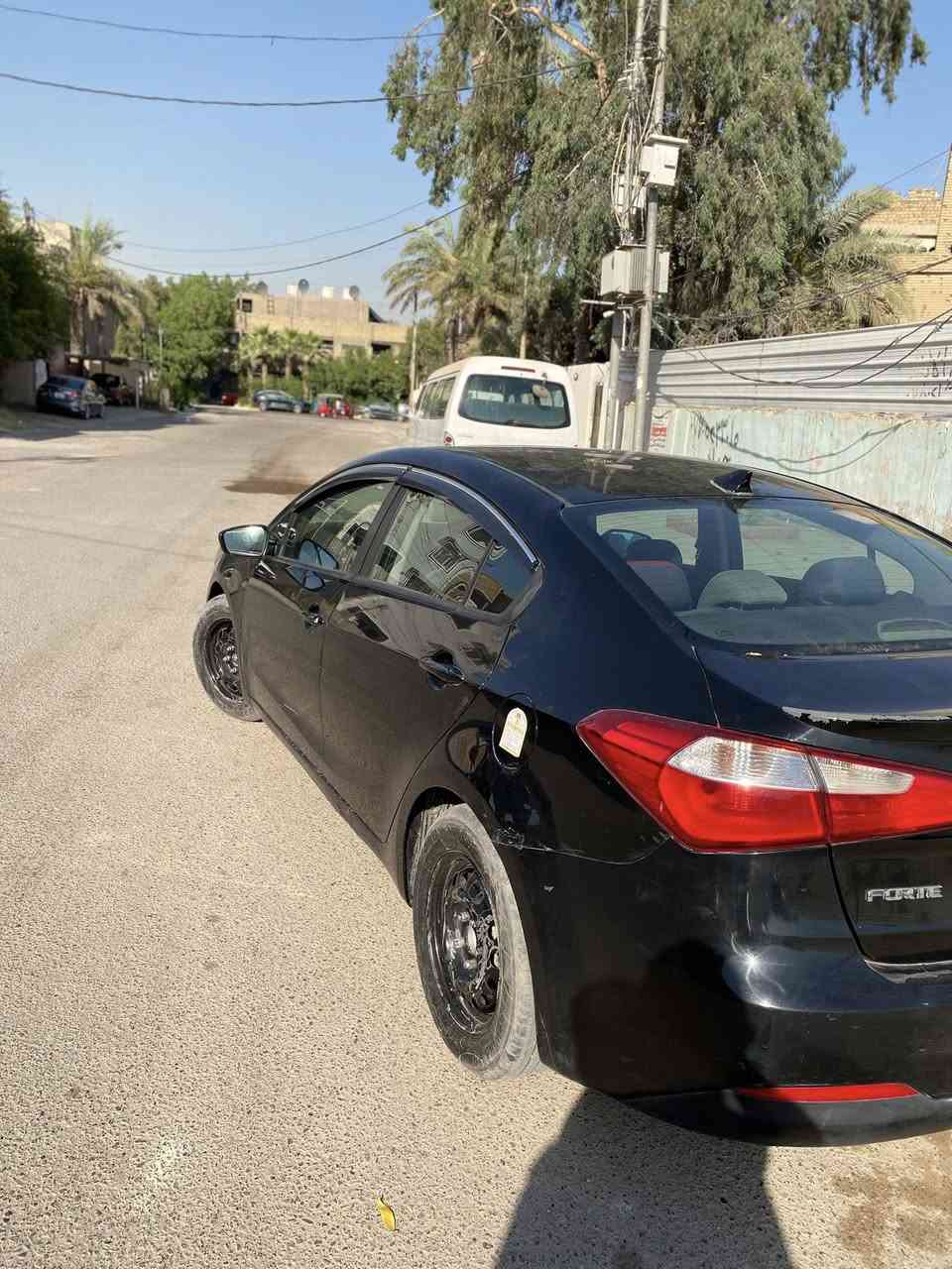 سلام وعليكم سياره فورتي موديل 2015 مكينه 1800 دوش وارد امريكي بيها قطعتين وحده تبديل وحده صبغ  رقم بغداد أنكليزي سنويه بااسمي    سعر 110 وبيها مجال مكاني بغداد الدوره   رقم تليفون ***********
