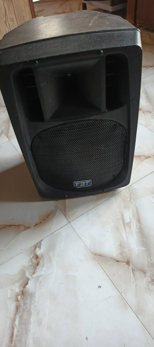 السلام عليكم شباب تك سماعه 12انج للبيع نوع FBTدبدوب 440 صوت ايخبل نقاوه فدشي مكفوله  سعر ٩٠الف اوبيها مجال  العنوان ديالى بعقوبه ***********
