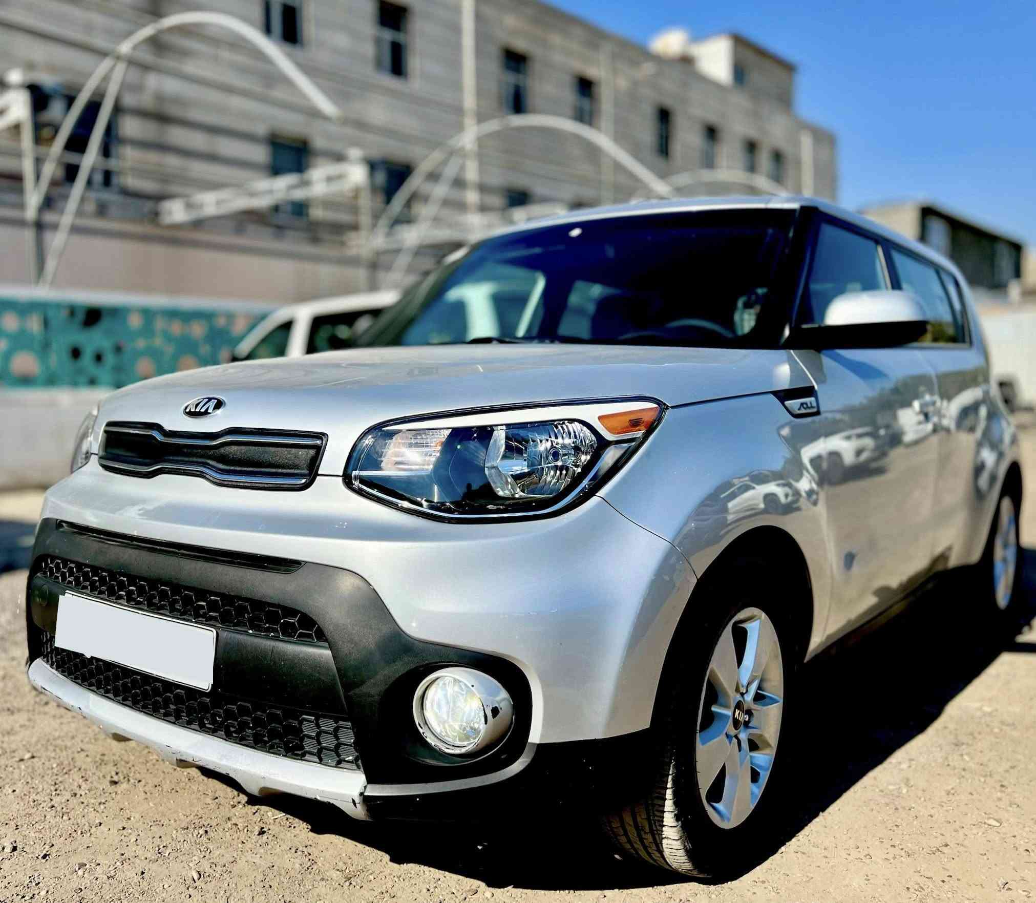 للبيع كيا صول 2018  🚗
📍 الرقم: سليمانيه
⚙️  وارد امريكي - لون رصاصي

المواصفات والتفاصيل:

 • ماشية 43 الف فقط
 • المحرك: 1600 تيربو 🚀 اقتصادي جدًا باستهلاك البنزين 
 ◦ شاشة و كاميرا خلفية .
 ◦ تحكم كامل بالستيرن .
 ◦ نظام تثبيت سرعة (Cruise Control).
 ◦ نظام أمان حديث (ABS – Airbags – مانع انزلاق).
 • درايف مود ٣ انظمه سياقة العادي والاقتصادي والرياضي
بيها صبغ قطعتين (جاملغ امامي وخلفي صفحه اليمين) + تكحيل بابواب صفحه السايق و كلشي موضوح صورها
السيارة مال بنت وباسمها ثاني يوم تحويل
مكان السيارة بغداد البنوك
💰 السعر: ١١٧ ورقة وبيها مجال
📞رقم الهاتف : ***********
