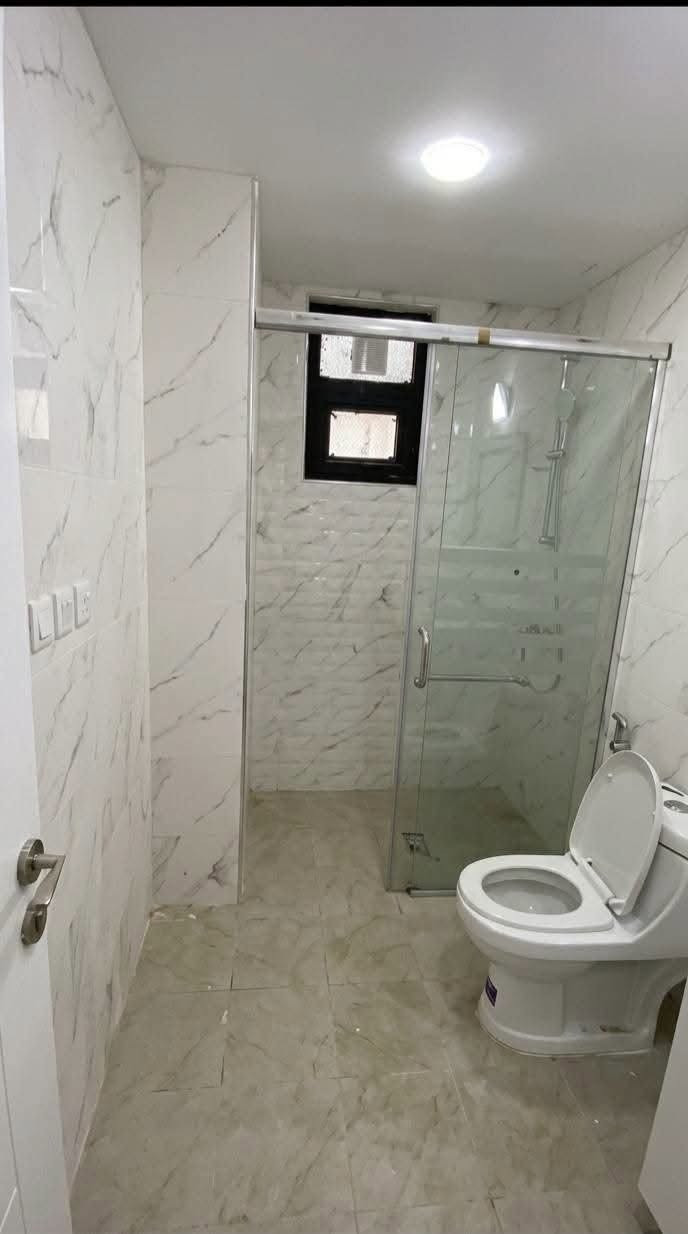 .شقة للايجار في دار السلام فارغة طابق ثالث في عمارة
d3
الشقة مساحة 134
التصميم المرغوب d1
الشقة إطلالة داخلية عل مول
ايجارها شهر بشهرة 800الف
***********
