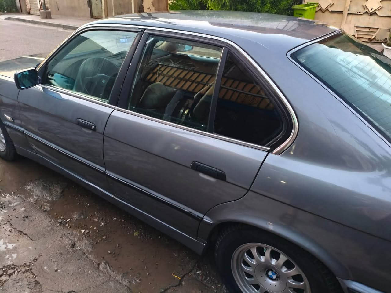 السلام عليكم
للبيع او المراوس 

BMW 525 مفتوح 
موديل 90 
كير ومحرك وتبريد وصدر امامي وخلفي كامل  
فقط نقص شيال الكاردن والبور بيهن عطل 

السيارة جاهزة وخير من الله فقط ذني نقص الي ذكرتهن 

 السعر : 58$ وبيها مجال بسيط 

مكان السيارة : بغداد/ حي العامل 

رقم الهاتف :  ***********

