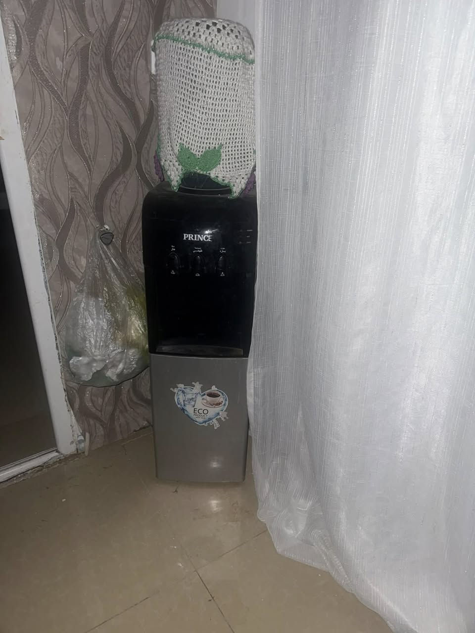 📞 ***********
🔥 للبيع أغراض صالون بحالة ممتازة 🔥

🪑 الأسود 75 (بيه مجال)  
🪑 الأبيض 100 (بيه مجال)  
🚿 مغسلة 125 (بيه مجال)  
❄️ براد 60 (بيه مجال)  
💨 هيدوفيشل ويا بخار وميز 200 (بيه مجال)  
🧴 ميز أبيض 75 (بيه مجال)  
🪞 مراية بيضه 25 (بيه مجال)  
🪞 مراية رصاصي 50 (بيه مجال)  
🟠 تخم برتقالي 50 (بيه مجال)  

✔️ البيع مفرد أو كامل
