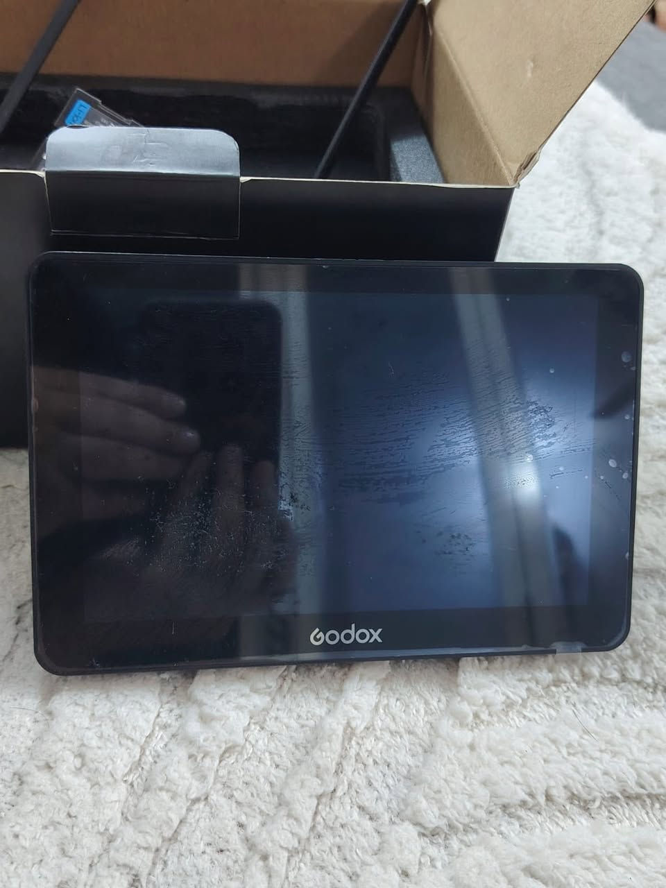 السلام عليكم شاشة Godox 4K  استخدام قليل جديده بعدها ، السعر 250 الف
***********
