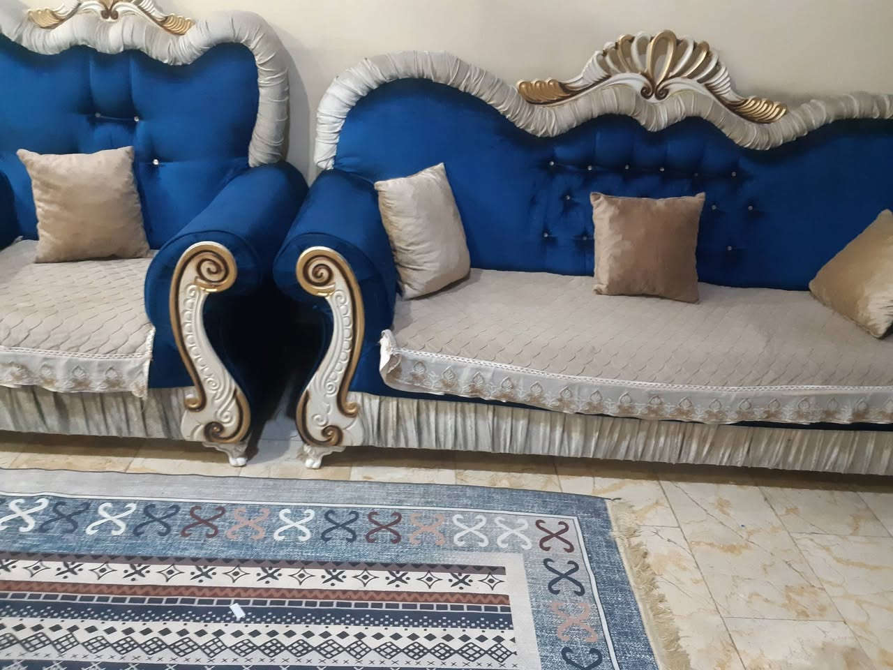 سلام عليكم 
تخم مع مفرش التخم ٢٢٥
الفراش جديد وحجمه كبير ٦٥ 
البردات للبيع ايضا 
مكاني بغداد .شعله 
بيهم مجال بسيط


**إذا كنت صاحب هذا الإعلان وتريد حذفه لأي سبب، رجاءا أرسل رسالة إلى الدعم الفني**
