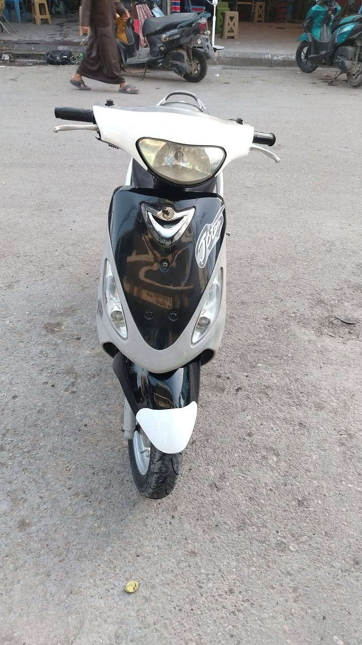 سلام عليكم ماكس منغولي
الدراجه كلشش نضيف ومامفتوحه لمحرك بلاد دهن مال شركه اخلي سعر ب٧٥٠ وبيها مجال
المكان السماوه شارع السينما
***********
