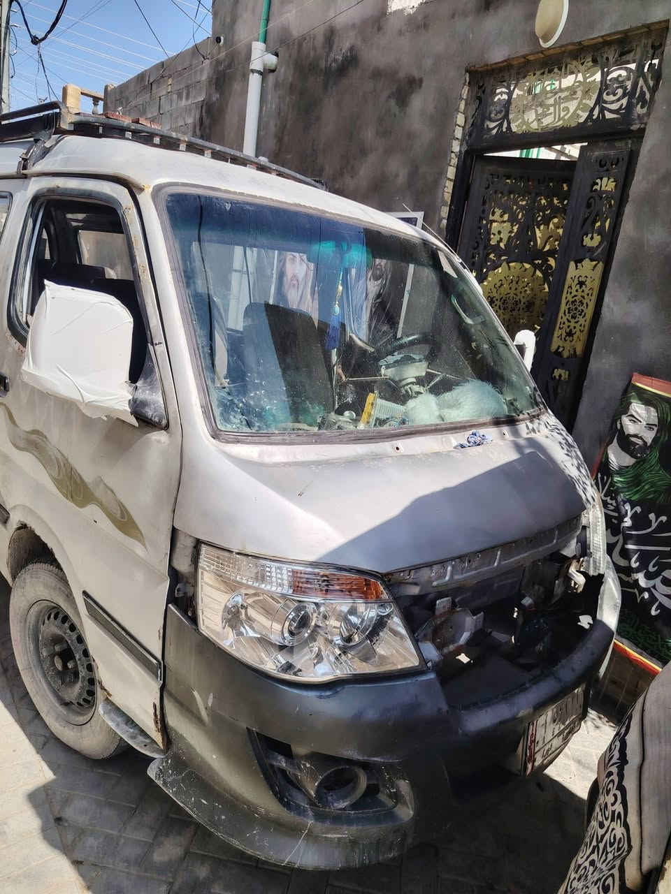 السلام عليكم سيارة كيه فتون موديل 2014 مكينه ثري واي ياباني سياره بيها خط حالين مكانها بصره حيانيه رقم *********** سعر ٤٠ وبيها مجال تحويل ثاني يوم رقم بصره لماني حداده خلفيه واماميه مسويه دشبول وغراضها بل بيت كاملات
