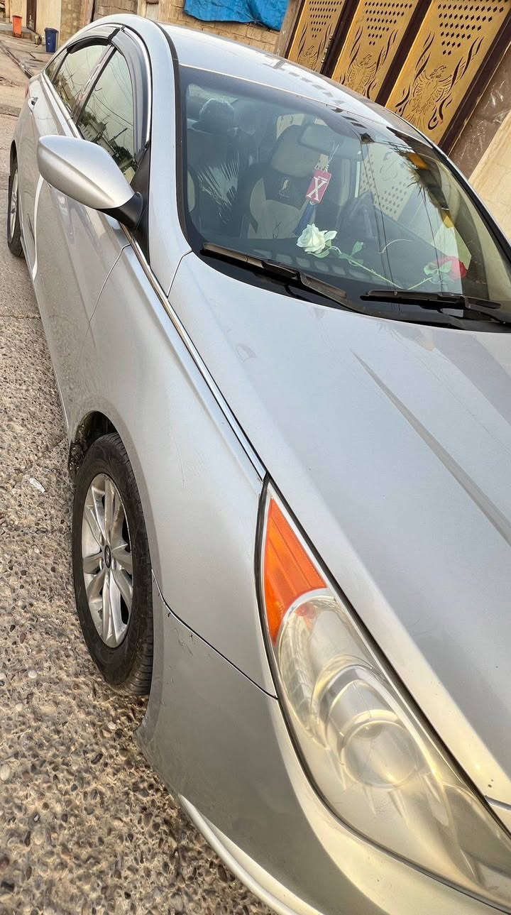 سوناتا 13 وارد كندي
رقم بغداد مشروع وطني 
شرط التحويل 
غرامات مصفره 
دفتر بانزين 

تايرات قبل فتره جديد شديتهم

باتري جديد 

سياره اخذته كلين 

#صور الضرر باالمنشور 

يمي صار ضرر باب خلف السائق صار ضرر زرف بالباب زغير انطي شبر معجون 

باقي سياره كدام العين وشرط الفحص 

***********

#بيع او مراوس ويه تكسي كورله نضيفه
