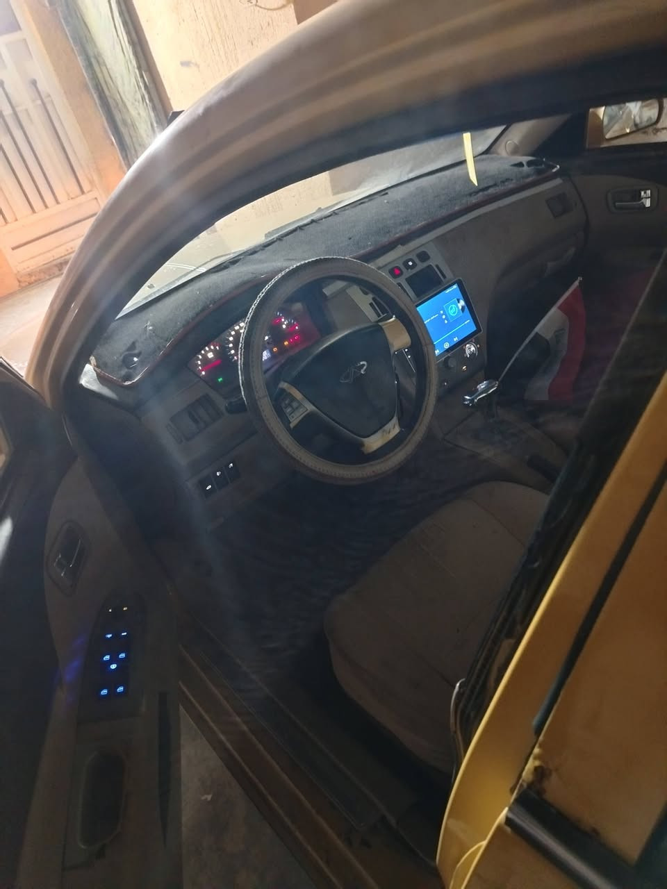 السلام عليكم شيري اي فايف للبيع كير جديد محرك كايم بلاديه رقم الماني بغداد سنويه لل 27 السعر 28 مكان السياره بغداد رقم ***********
