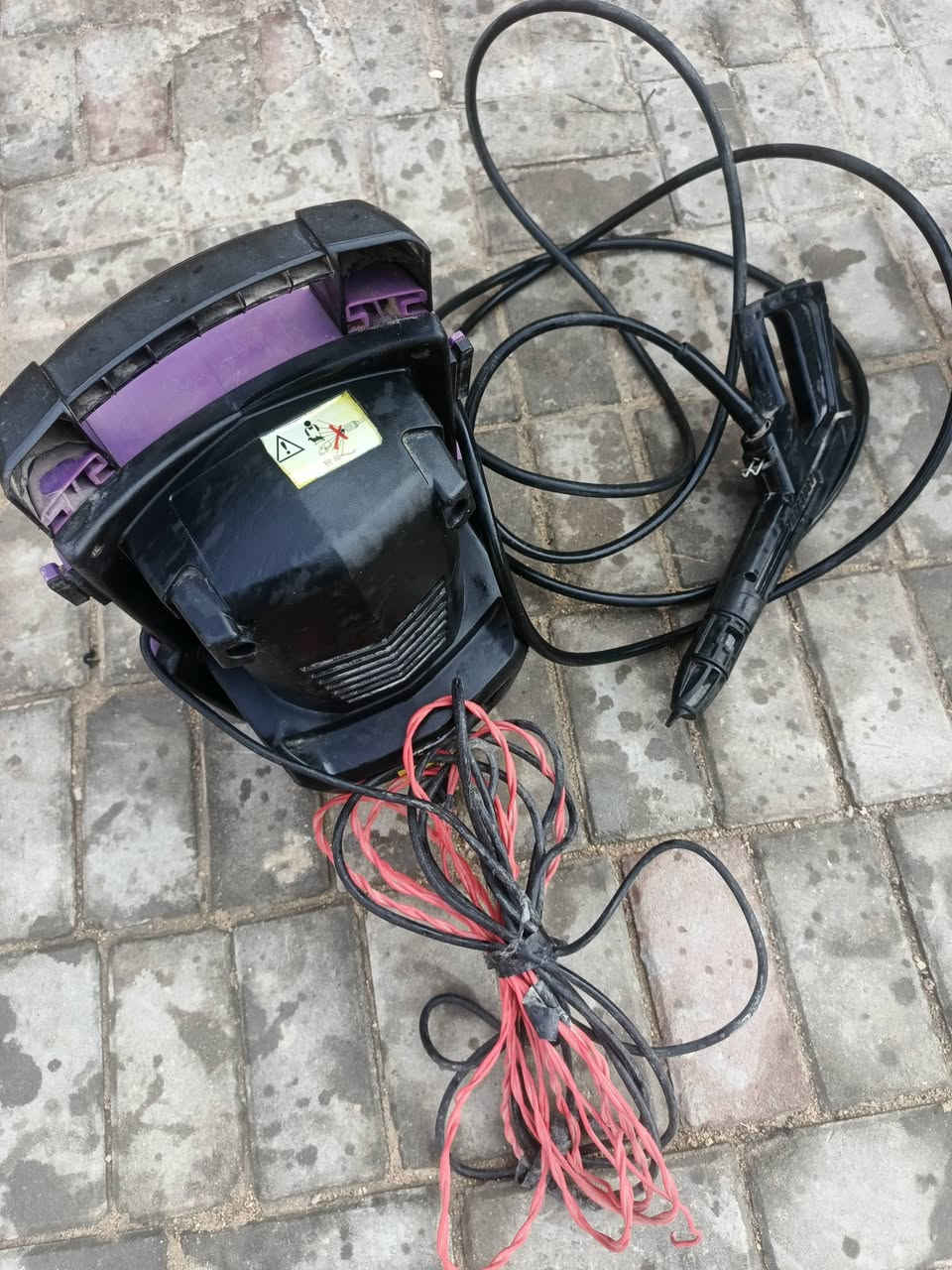 السلام عليكم فارة غسل شغاله بس المسدس كسر بي شغاله الفاره سعرهه 50 مكان سماوه عصافير ***********
