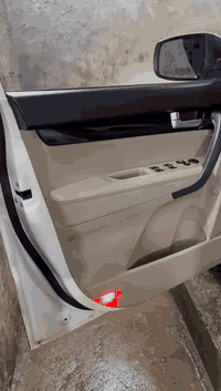 السلام عليكم سورنتو ٢٠١٤ خليجيه  سونارها بل منشور بيه أرباك طاك بجم مكفول  لغود شواصي مكفوله بيه قطعتين صبغ واكع عليه بطش وقطعه بارد ***********
