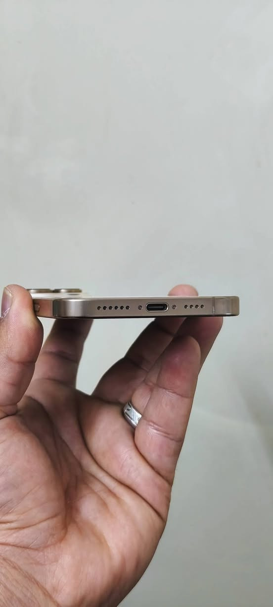 آيفون 16 برو ماكس 
ذاكره ٢٥٦ ـ بطاريه ٩٥٪ 
مستبدل شاشه تفصيخ اصليه 
مكفول من أي عطل نضافة ١٠٠٪
الجهاز بدون ملحقات 
سعره ( مليون و ١٠٠ ) سعر نهائي 
ـــــــــــــــــــــــــــــــــــــــــــــــــــــ
عنواني بغداد مدينة الصدر 
***********
