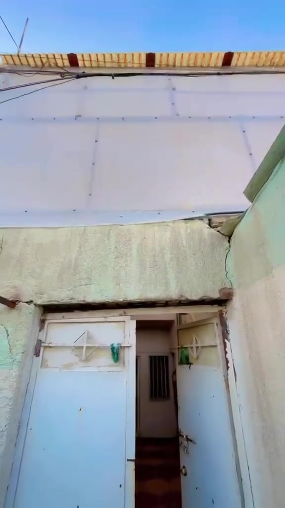 🏡 للبيع نصف قطعة – 72 متر / قطاع 77 🏡
فرصة مناسبة بسعر جيد وموقع هادئ ومميز 🌿

🔹 المساحة: نصف قطعة (72 متر)
🔹 الموقع: قطاع 77 – مقابل الحديقة مباشرة
🔹 طابق واحد
🔹 البناء: عكَادة، لكنه صالح للسكن وينگعد بيها

📌 تتكون من:

* غرفة نوم
* استقبال
* مطبخ
* حمام
* تواليت
* حوش

✨ مميزات الموقع:

* مكان هادئ ومريح
* لا كراج سيارات ولا إزعاج المولدات

📞 للاستفسار والتواصل مباشرة مع صاحب الدار:
***********
