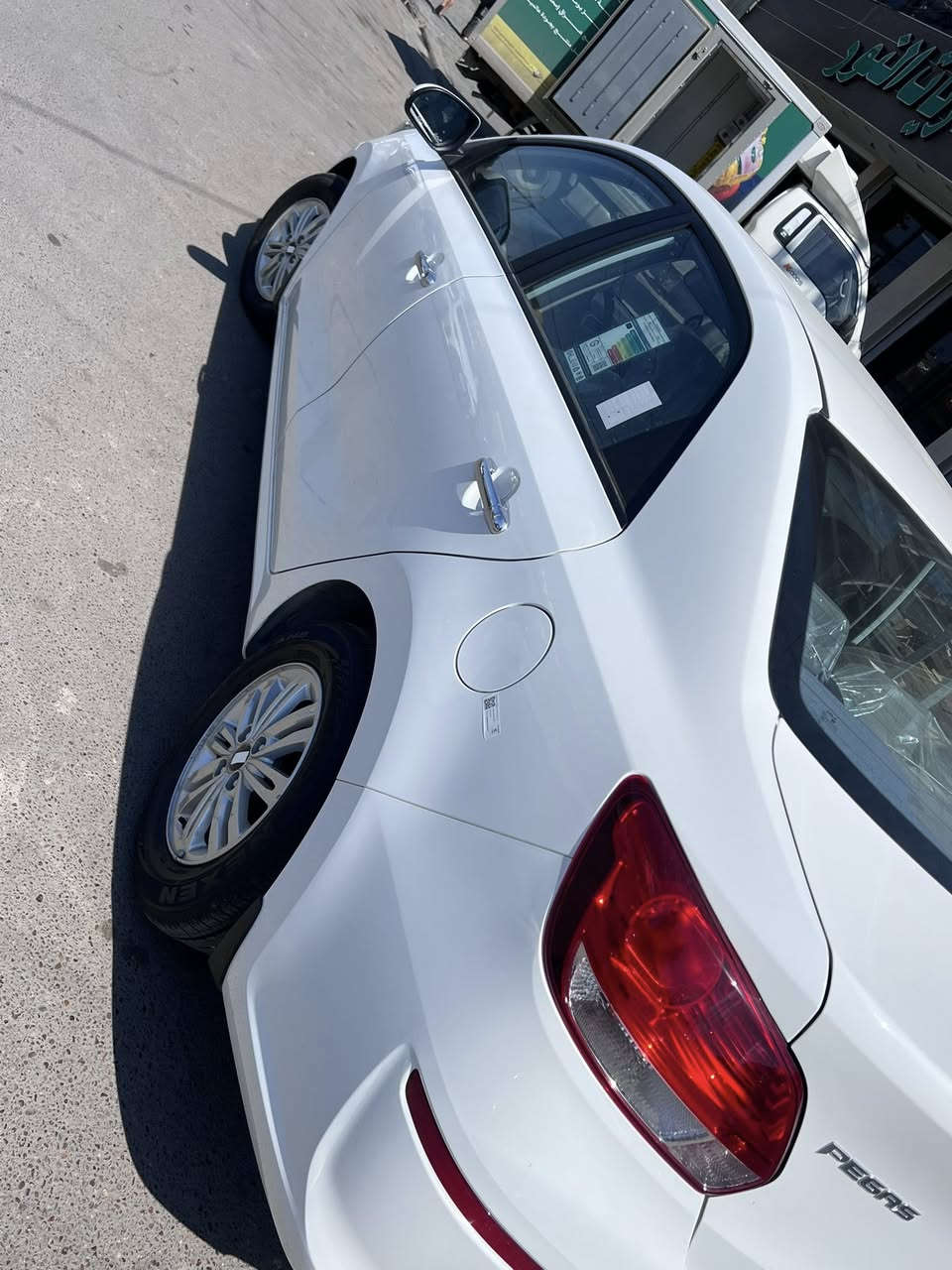 السلام عليكم كيا بيجاس ٢٠٢٥ ام الضمان شركة ٥ سنوات باسمي السيارة ٥ ويلكب 
كشافات لد اشاير بل مري فتحة سقف شاشة اصلية كامرة اصلية تحكمات جهتين كشنات جلد لونين السيارة نضيفة جديده لوك ماشيه فقط 1400 زيرو السيارة سعرها ١٢٦ وبيها مجال *********** مكانها بغداد
