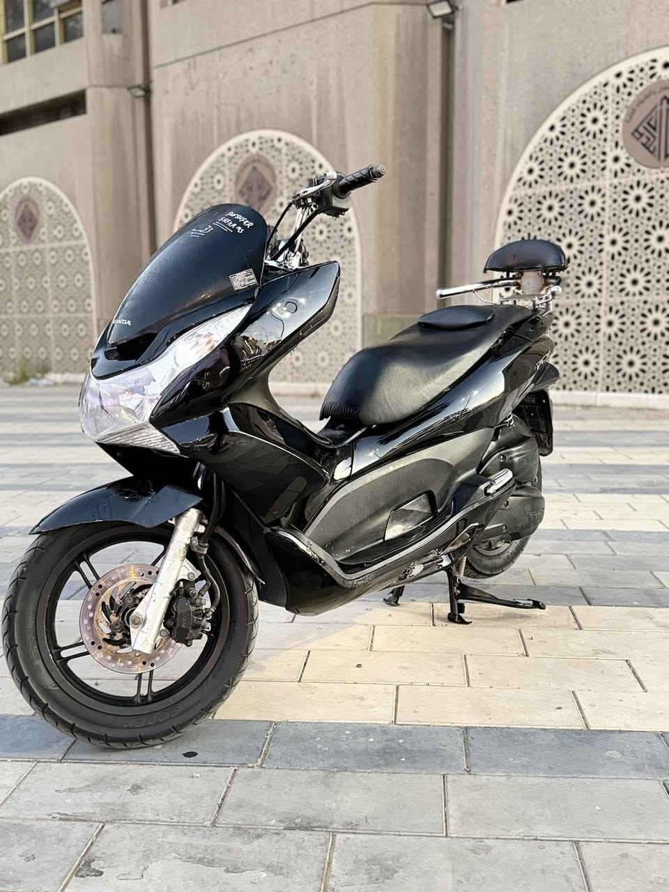 السلام عليكم للبيع دراجه pcxجيل الاول  دراجة  ماخذها رمبه الدراجه وأعلى ايدي حجم مكينه 150ياباني الاصلي دراجه جديده مال جناي وعلئ ايدي لون اسود
ياباني الاصلي دراجه كامله أستان كهربائي حساس ازدحام سويجات دراجه جديده الدراجه  احلا من الصور مال جناي المكان بغداد دراجة مكفوله اي نقص مابيه السعر 1250
وبيها مجال بسيط  
اي استفسار ***********

