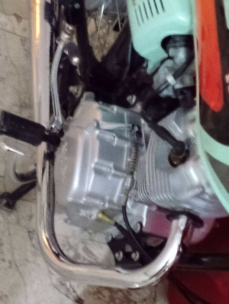 سلام عليكم عندي دراجه نامه متياز وراق سكنىر 5 وراق موديل 2023 ما ناقصه شي سعره 650الف رقمي***********
