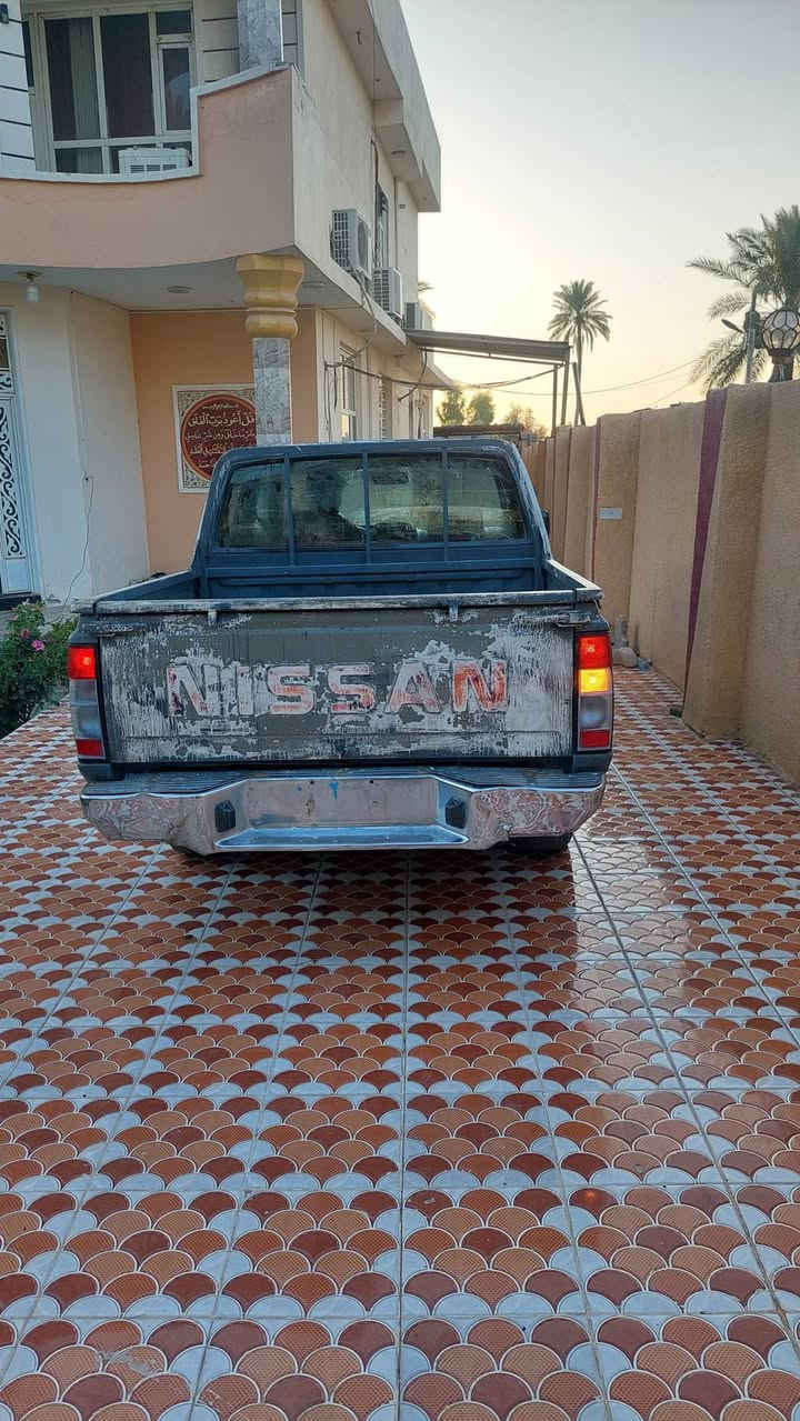 السلام عليكم
بيكب نيسان ٢٠٠٩ دبل قمارة 
داخل ماروني 
سيارة مزاد وزارة الداخلية
بيها محضر استلام 

السيارة محتاجة صبغ وشوية تفاصيل 
كير ومحرك مكفولات 
تبريد شغال 
كهربائيات شغالة
تخم تاير 
مكانها ديالى الغالبية 

***********
