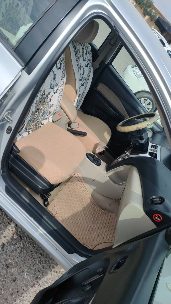 3 پارچەی بویاغە لەگەل دۆسەی لای سیایەقی بئ ژوورێ .
   *********** أربيل, العراق
