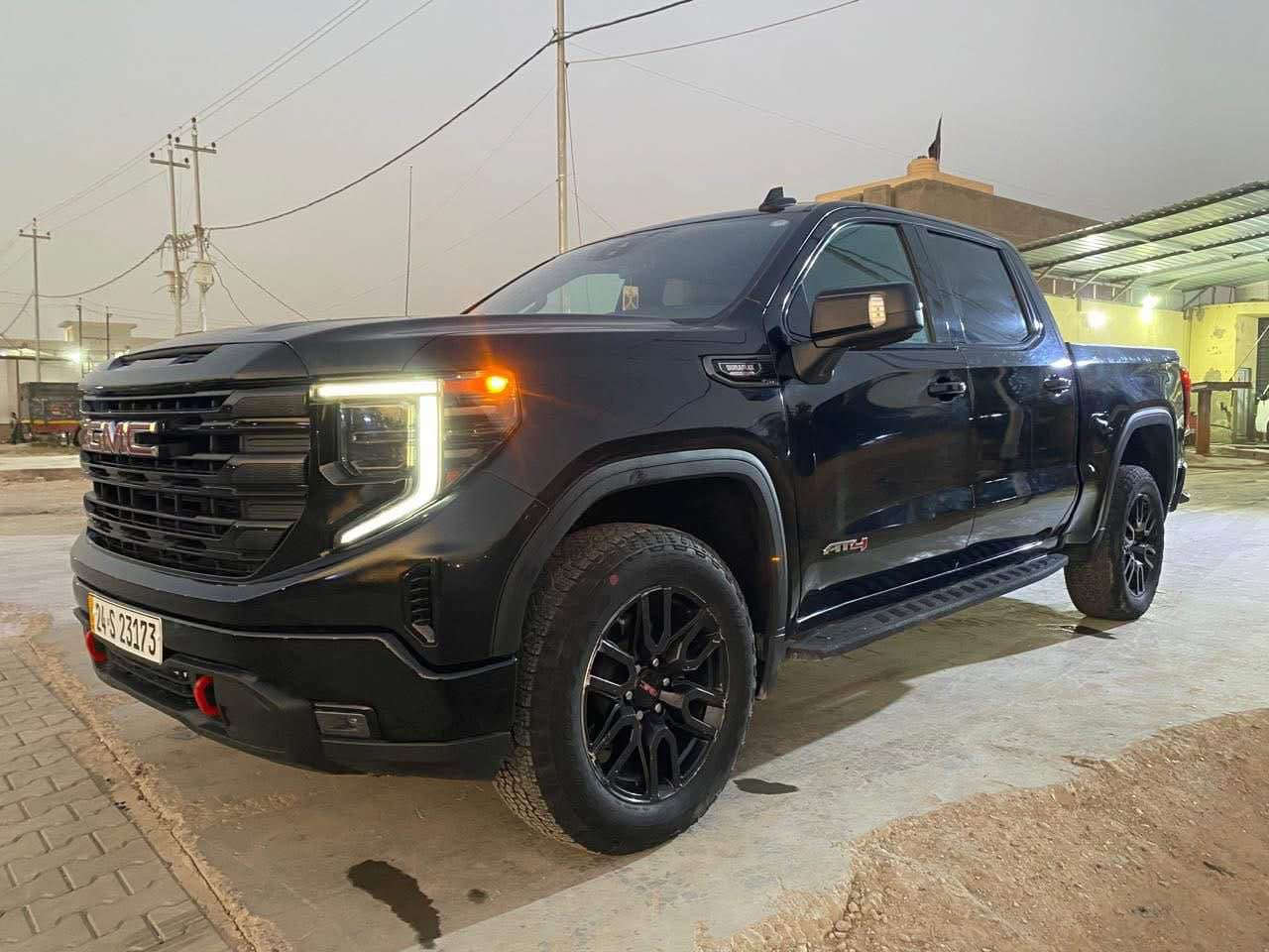 السلام عليكم 
جمسي سيرا AT4 موديل 2022 لون اسود فول 1/1 رقم دهوك دولي بسمي تحويل ثاني يوم 
السياره بيها سنويه تضليل 
ماشيه 40 الف 
السياره حيل جديده ماشاءالله وكلش حلوه 
وغنيه بلمواصفات معروفه الفول مواصفات والسياره كاز 
السياره بلجيس ومابيها كل نقص 
السعر 285 بيها مجال بسيط للشراي 
المكان بغداد الشعب 
الشراي يتصل بلرقم مباشر *********** بغداد, العراق
