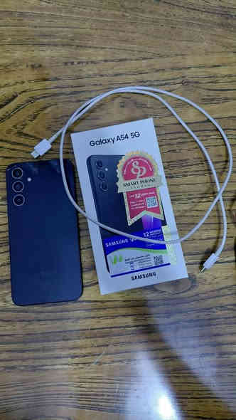 السلام عليكم كلكسي a54 لون اسود ذاكرة
265/8 
الجهاز نضيف نضافه عاليه لا مفتوح ولا مصلح ولا داخل صيانه شخط واحد مابي 
كامل ملحقات كارتونه وكيبل 
سعر 250 الف 
مكاني بغداد الوشاش 
للاستفسار ***********
