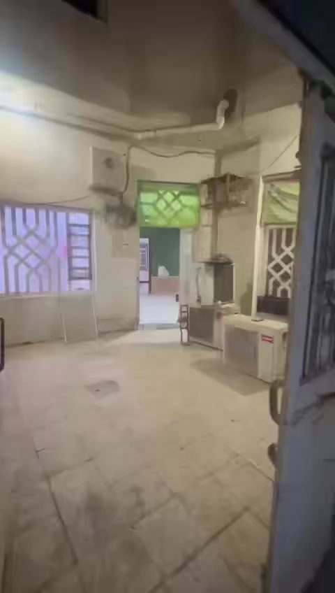 بيتّ للايجار 
البصرة شط العرب الجزيره باب الهوى شارع 10 
***********
