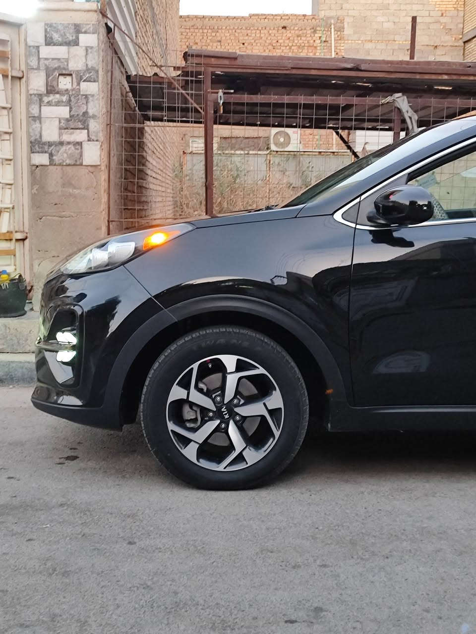 السلام عليكم
سبورتج موديل21 وارد امريكي كفالة عامة من الصبغ والحادث 
ماشية 71 
تبريد قطعتين السيارة كاملة للأخير 
رقم وهزة وسنوية كله جديد وبسمي شرط التحويل 
مكينة 2400 شرط كله عادي وبدون دوانز 
راسلني وادزلك سونارها 
مكاني بغداد 
للاستفسار 
***********
