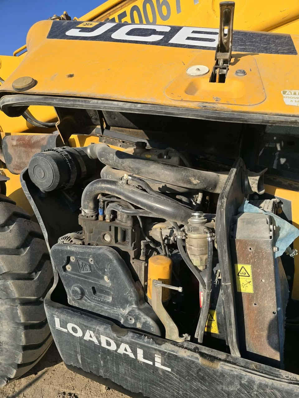 رافعه جي سي بي مقفوله ما مفتوح برقي بيه                           ***********
