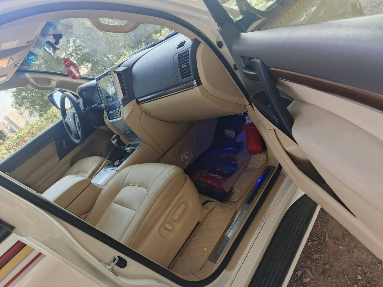 السلام عليكم
لاندكروز 2017 اصل ( ابريم ) رقم بغداد مشروع وطني ابسمي.

السياره مكفوله من الضربه والصبغ والتبديل والفتح وشرط حتى الدعاميات ابدون لاصبغ ولا تبديل شرط السونار

فقط pdr شي بصيط جدا تقريبا اربع اصابع بالجاملغ الامامي  ومينشاف الا بالسونار

مواصفات الابريم معروفه .

. بصمه تشغيل + بصمه ابواب

. فتحه سقف

. دفدي بالقماره

. طفايه 

. كشنات جلد + كهرباء 

. كشنات ثلاث حركات

. زراك لايت 

. دبل ماوس

. ايرباكات عدد 8

. حساسات امامي + خلفي 

. اشاير بالمري 

. 6 سلندر محرك  4000

. نظام ترحيب 

وباقي المواصفات البريم المعروفه

سعرهه...   490 يعني 49 الف وبيهه مجال بصيط

مكانهه بغداد.
***********
