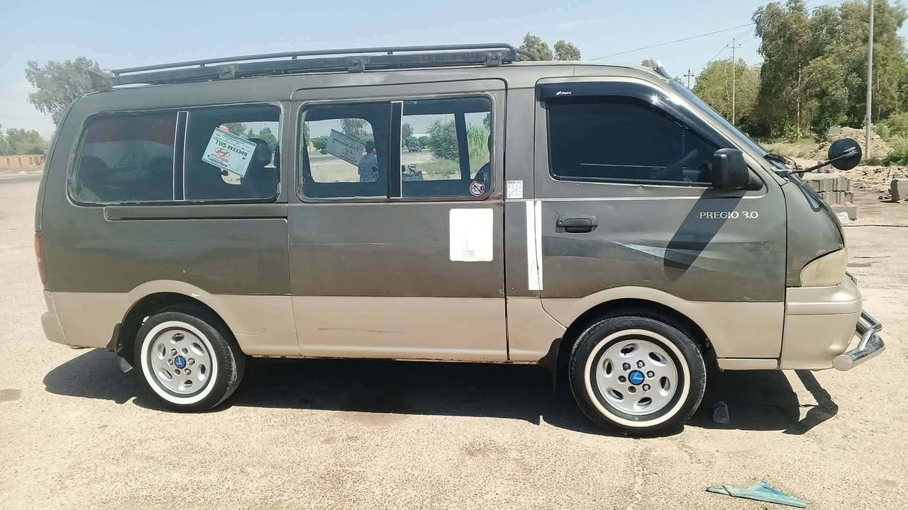 سلام عليكم كيا بريجو بسمي مشروع وطني سياره مصفره هيئه ومرور موديل 2000 سياره بلادية بيه بس الربع مال باب سلايت مررشوش  يساره كير اكسل شواصي تيارت داخل كله جديد بس مكنية كايمة 75 وبية بصيط ***********      0751993115 مكان سياره بغداد ابو غريب
