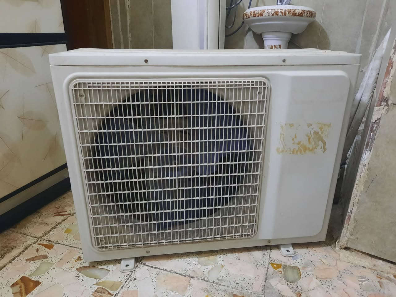 السلام عليكم سبلت 2طن يحتاج غاز فقط نوع ميديا السعر 225 الف مكاني بغداد خلف سوق الغزل ***********
