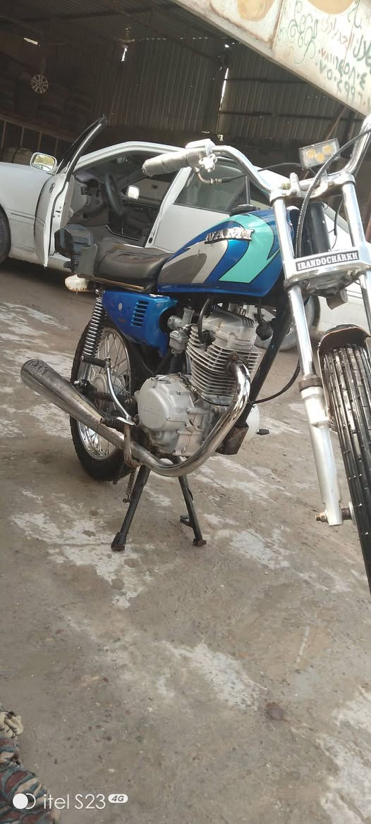 سلام عليكم  اربعه كير  كلك كلك  للبيع  دراجه نضيفه شوفت عيونكم  كلشي ما ناقصه   وهاذه رقمي ***********0 عل فيس ما متواجد   السعر 300 وبيه مجال بصيط
