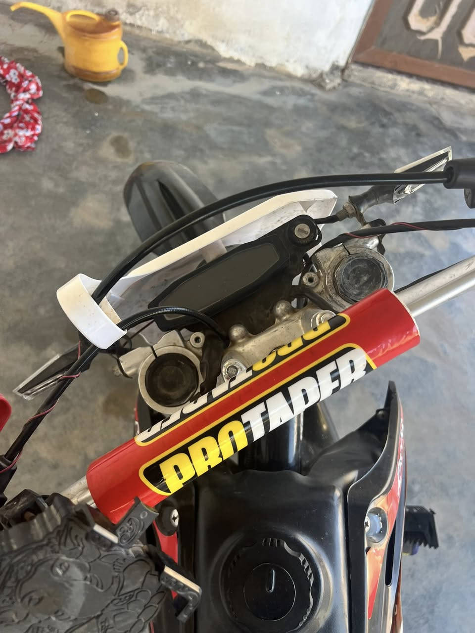 السلام عليكم ورحمة الله وبركاته قفاز سي ار كس البيع كلو شرط موديل 2025ما يعوزو شي بس شقل وطلع موطور نضيف حيل السعر مليون 50وبي مجال الشراي مكاني الحاج علي الشراي ينتصل عل رقم ***********
