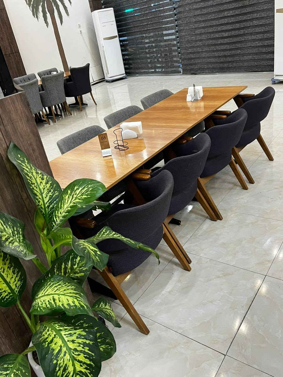 للبيع ميوزة طعام وكراسي اصليات خشب زان الرقم واتساب ***********
