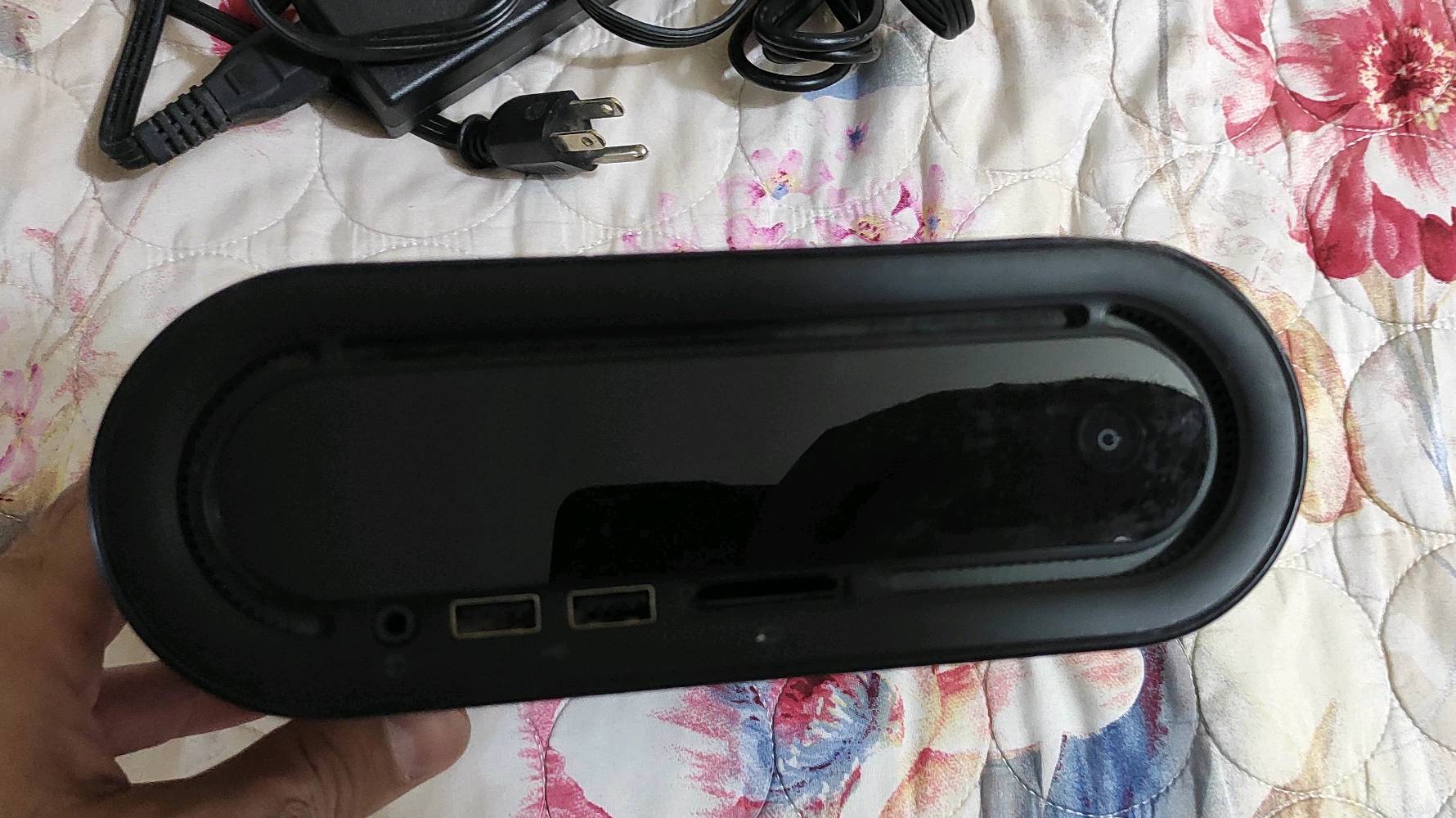 جهاز mini pc dell hybrid pc مستعمل نظيف جدا 
المواصفات هارد 320 رام 4 معالج نوع إنتل core duo 
للبيع بسعر 75000 دينار