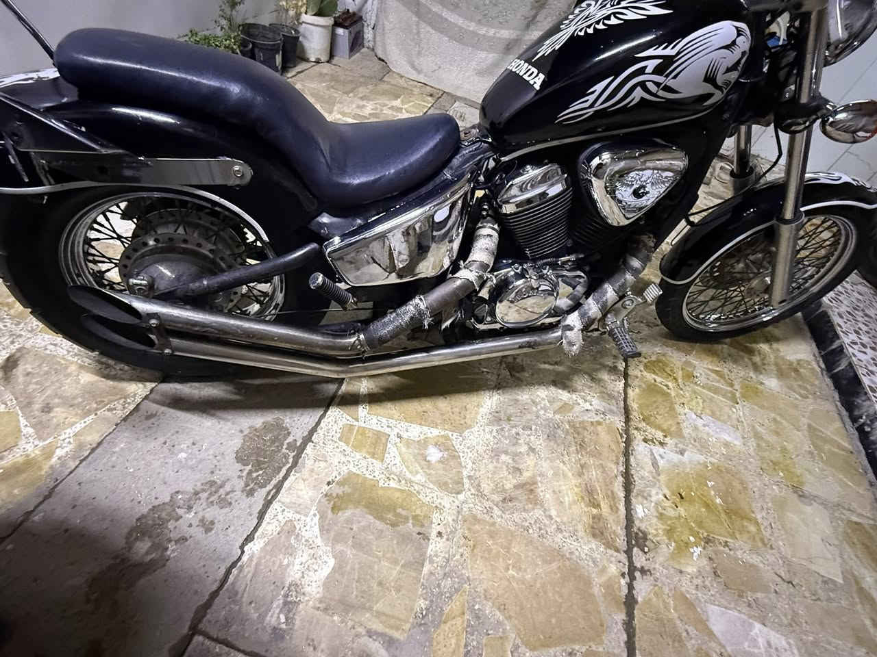 السلام عليكم هونده ستد 400الدراجة الموديل ٢٠٠١ أوراق كاملة محرك مكفول من الفتح ماء زيتي اصلي منضومه الماء نضيفةجداً صالنصة رياضي  باتري جديدالسعر ١٤٠٠   وبيه مجال مكان الدراجة بالنجف للتواصل ***********
