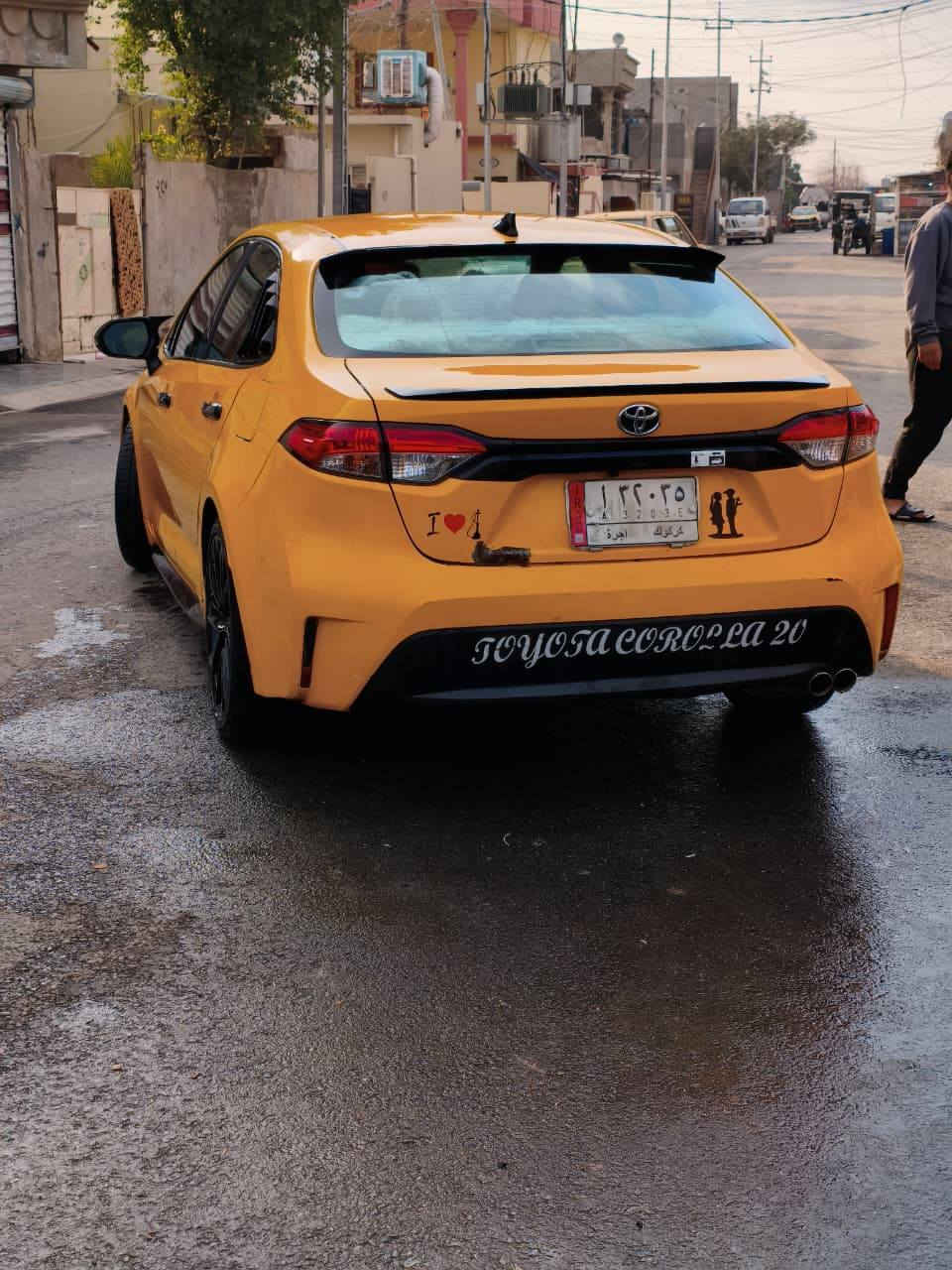 السلام عليكم، كورلا ٢٠٢٠ نوع Es كير ومحرك شرط 4 سلندر  سنوية جديدة بل ٢٠٣١ تنتهي بيها كود  بانزين وتخم تايرات جديد دواخل نظيفة ضررها تبديل بابين السكن بلادي وكشرها نظيف كدام عينك رقمها دولي سعرها 155 وبيها مجال قليل ، ***********
