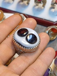 جزع بقراني • أسود على أبيض • صياغة يدوية