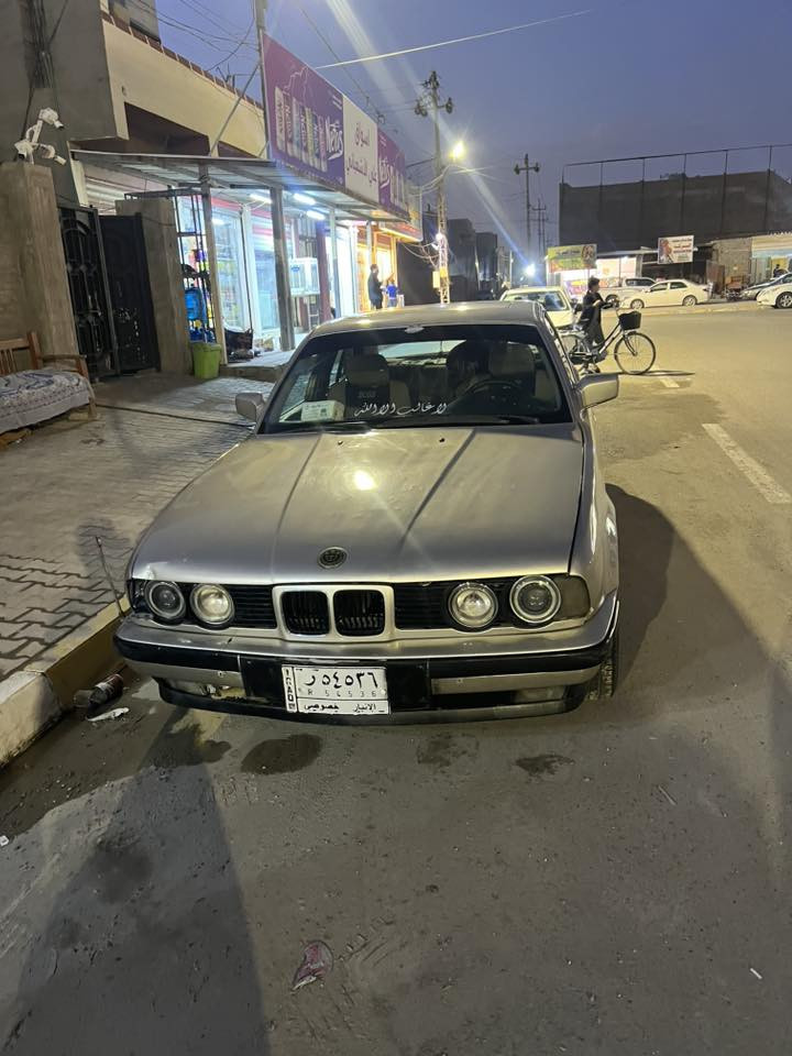 للبيع او مراوس 
520 مسكر عدل كير عادي ZF  نمرة قصيرة 
بالاصل 535 موديل 1992 
رقم انبار مشروع وطني شرط التحويل 

نواقص السيارة بسيطه 
تعديل الطخه بالجاملغ الامامي 
وجعمقة مال ستيرن ودشلي سلف 

سلايت طكتين 
جام كهرباء 

كير محرك مكفولات 
صدر جديد 
تايرات نظيفه 
باتري جديد
***********
***********
