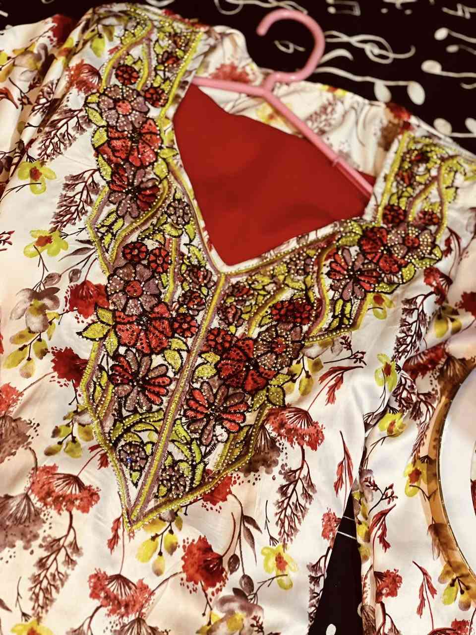 السلام عليكم
بنات مخور للبيع مكاني الحريه الثانيه لبسته مرا وحده 
يلبس لحد وزن ٨٥
حرير اندنوسي اخذتهه من الانستا ب٢٥ بدون خياط واني خيطته وتوصيل صار عليه بل ٤٠ اريده ب٢٠


**إذا كنت صاحب هذا الإعلان وتريد حذفه لأي سبب، رجاءا أرسل رسالة إلى الدعم الفني**