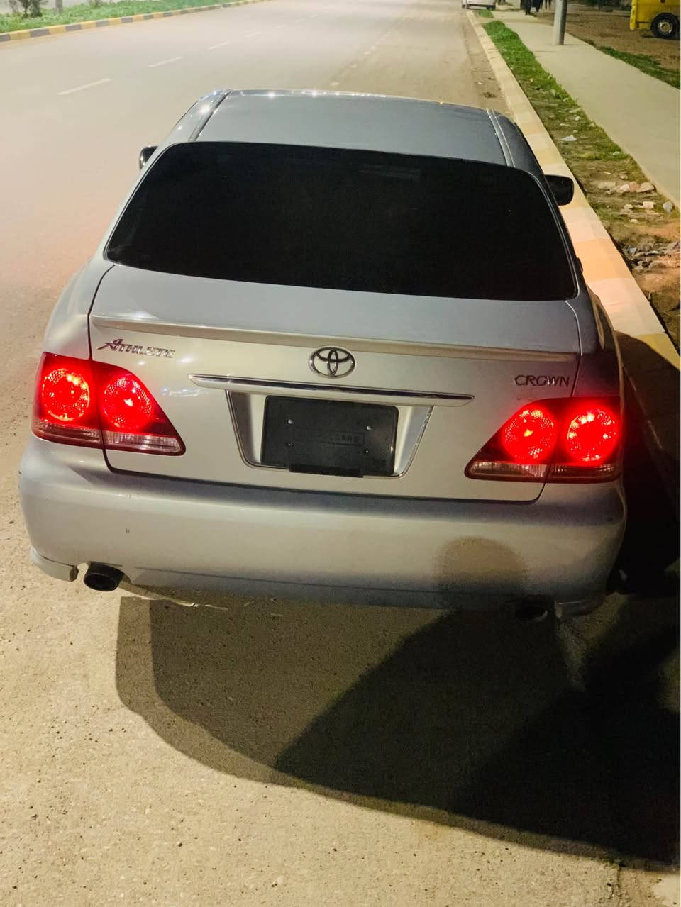 شاهینە مۆدێل ٢٠٠٧
بەحری 
بیلات سپۆرت 
بڕاوە بە سۆنەرەوە 
گێڕ گەورەی مەکینە بچووک 
ئاڵتوونی بازاڕ  ١٨٠
جلد و هیتەر 
ناوڕەشی ساج سور 
٣ دووگمە
مشتی سوکانی لیگسز 
بێ بۆشی 
شاشە و کامێرا و بەسمە ڕەساسی
تەیە و ویلی لۆک  
هەموو گیانی سەیارەکە بێ تەقە و ڕەقەیە 
بێ چاڵ و شوخت 
گێڕ و مەکینە و تەبرید 
هەموو گیانی بە شەرت 
١٦٠ هەزار ڕۆشتووە 
شوێن کەلار 
*********** 
نرخی 
٥٢ گەلا و یەک تۆز مەجالی تیایە 
شتی نموونەیی كالار, السليمانية
