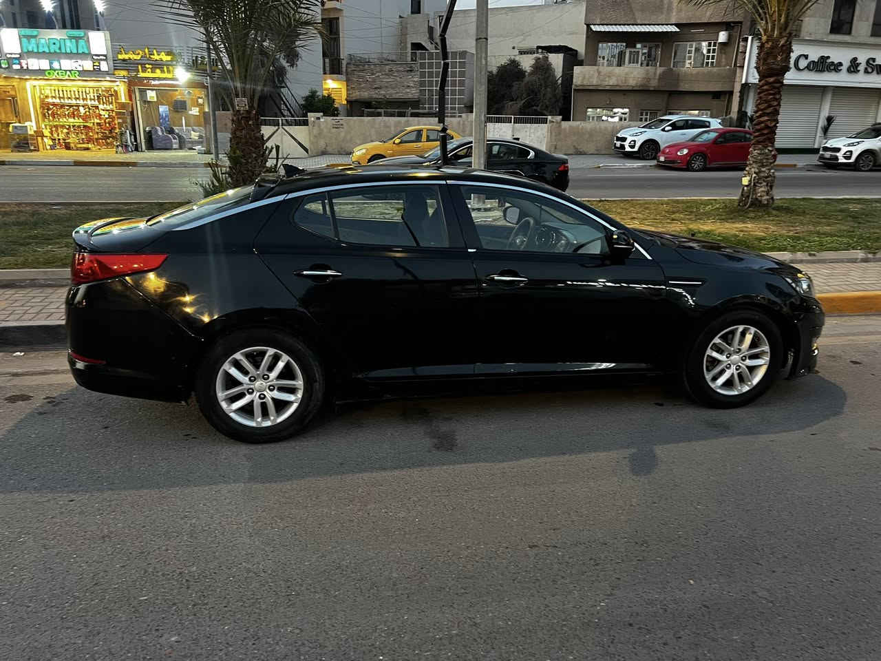 السلام عليكم كيا أوبتيما للبيع موديل ٢٠١٣ وارد امريكي نص فول تحكم استيرن اربع جهات ٣ انضمة قيادة ايكو نورمال سبورت شاشة كاميرا تحكم مري كهرباء تبريد ثلج تدفئة نار كشن الساىق كهرباء منضومة زنون عالي ناصي وبلوجكترات حساس تايرات كير محرك خير من الله لاتنقيص ولاتبخير ولانفخ السيارة بيه صبغ نص الجاملغ الخلفي الايسر ونص قبق الجنطة والبنيد مرشوش رش وتبديل الجاملغ الامامي الايمن نفس الون السيارة باسمي تحويل ثاني يوم هزة سنوية جديدة لل٢٨ سعره ١٠٠وبيه مجال للاتصال *********** مكانه بغداد
