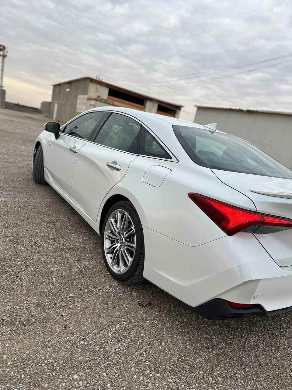 Toyota Avalon 2021 hybrid 

هايبرد محرك 2500 

ماشيه 14 الف فقط 

لون ابيض 

رقم بغداد باسمي تحويل مباشر ثاني يوم

السيارة حادثها بنيد فقط تبدل  قبق الصندوك كلير فقط من امريكا 

#المواصفات 

1. شاشه وسطية تحكم كامل للسيارة والاعدادات مع شاشة الكترونية بنظام android auto & apple carplay

.داتا شو لعرض المعلومات على الزجاج الامامي

•فتحة سقف

•اشارات بالمري الجانبية

.لد نهاري

.لايت زينون

.سستم صوت ١٠ سماعات JBL 

.ايرباكات عدد ١١ سليمة بالكامل

.قطعتين تبريد 

. حساسات خلفي امام

.ستيرن فول تحكم ٤ جهات مع خاصية محاكاة وامكانية التحدث مع السيارة لتنفيذ الاوامر عن طريق الصوت

. 4 رادارات 360

.كامرة امامية

.كامرة خلفية

.كامرات جانبية

.رؤية محيطية 360 درجة للمساعدة على الاصطفاف

. دخول ذكي لابواب الامامية

. ترحيب شعار avalon عن فتح الابواب

. هاند بريك بصمة

.بصمة تشغيل

.بصمة ابواب

.خاصية الخروج عن المسار مع تحذير نظام (الخروج الامن )SEA

.خاصية تعديل المسار مع اهتزاز السترين وتنبيه

.قيادة الية 

.حساس مستشعر العين للتنبيه قبل وقوع حادث

.تحديد مسار LDA

.كشنات جلد رصاصي تطريز ملكي مع تخريم 

.كشنات الامامية كهرباء مع مساج

.كشنات امامية بميزة التبريد والتدفئة

.كشنات خلفية تدفئة 

.تكاية وسطية مع حاملة اكواب ومساحة تخزين

. كشن السائق ميمري وضعيتين

.لايت عدسة بامكانية الدوران مع الاستدارة 

.بكلايت لد

.اوتو بارك

.نقطة عمياء BSM

.مساعد القيادة التفاعلي PSM

.ثلاث وضعيات قيادة eco, normal and sport mode

.رادار جانبي

.رادار خلفي

. رادار امامي

.اوتو ستوب

. اوتو هولد 

. شحن وايرليس 

. استيرن متحرك كهرباء ٤ اتجاهات مع هيتر تدفئة للمقود

.المرآة الجانبية تعتيم

٠المرآة الخلفية بخاصية التعتيم

. تطعيمات داخلية صاج ملكي 

.تطعيمات كروم لمقابض الابواب مع زيكا كروم جانبي اسفل الابواب

.سبويلر خلفي 

.ويل حجم19 

.سنتر لوك للسائق والراكب

مواصفات اخرى كثيرة السيارة حيل نظيفة معتني بيها واسخدام شخصي وعليها ادامة مستمرة بالشركة متصرف عليها دينار واحد

مكان السياره ديالى بعقوبه 

السعر 285 بيها مجال   

للاستفسار اكثر الاتصال على الارقام التالية 

***********
