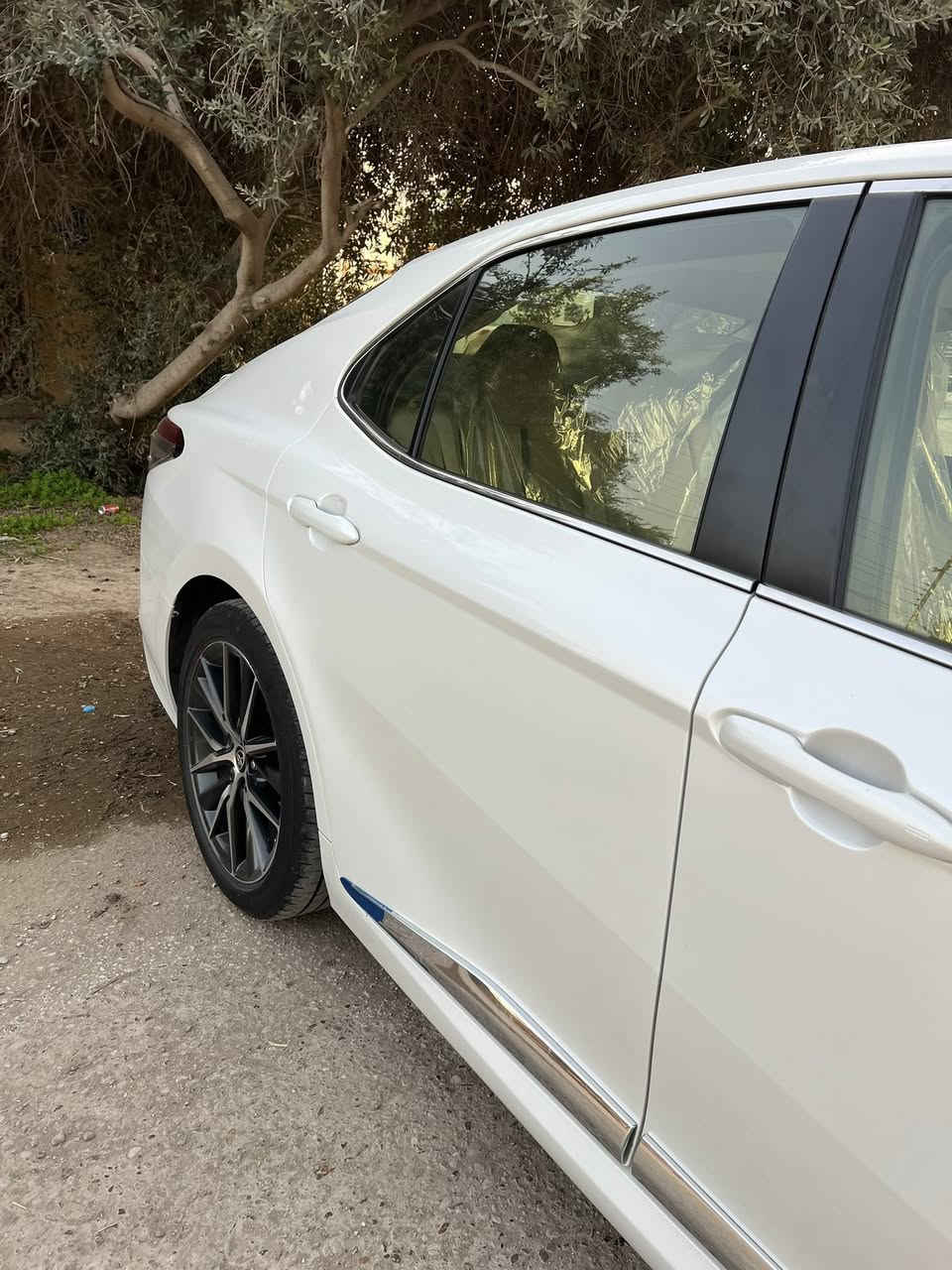 كامري هايبرد 2024 وكالة عبد اللطيف جميل 
مواصفاتهه معروفه فتحه بصمه اشاير مري شحن لاسلكي بردة والبقيه المعروفه سياره استخدام شخصي علىً ايدي من الشركه ماشيه قليل بيه فقط pdr بلنبيد باقي كفاله 
***********
