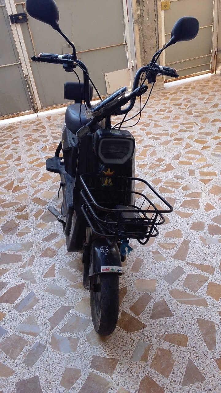 دراجه شحن للبيع سرعه 50 فقط الشاشه مكسوره بس تشتغل سعرها 225 وبيها مجال الاستفسار الرقم او على الخاص. ***********
