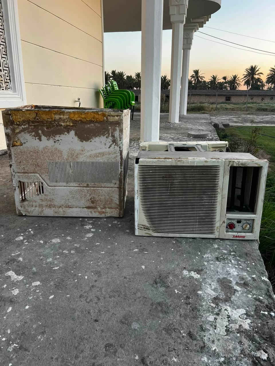 السلام عليكم مكيف لبيع 2طن شقال تبريد ثلج ❄️ سعره ٢٠٠مكاني حي الجهاد  ***********
